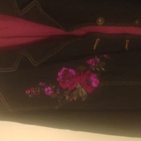 Stylish denim jacket size 2X.  Beautiful fuchsia lining. - Picture 3 of 13